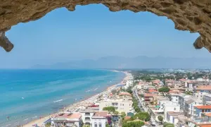 Jak dojechać z Rzymu nad morze? Sprawdź najlepsze połączenia i plaże