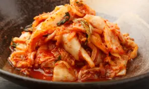 Kimchi: Z czym jeść? Poznaj zaskakujące połączenia smaków!