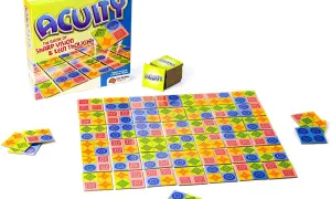 Tablero lleno de fichas de colores con patrones geométricos, parte de los juegos de matematicas Acuity.