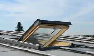 Jak skutecznie uszczelnić okno dachowe na zimę - 5 sprawdzonych metod