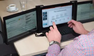 Jak podłączyć 3 monitory do laptopa i uniknąć problemów z konfiguracją