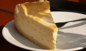 Dlaczego sernik pęka po upieczeniu i jak tego uniknąć?
