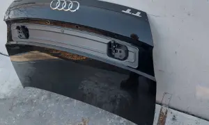 Audi TT 8J: Spoiler RS, carbon czy lotka? Wybierz idealny!