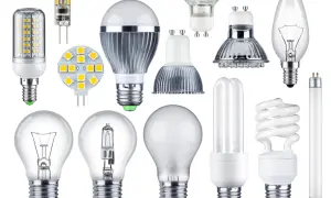 Collection de diverses ampoules : LED, halogène, fluocompacte, incandescente.