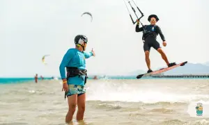 Kitesurfing w Egipcie: Gdzie jechać? Wybierz idealny spot dla siebie!