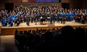 Ile trwa koncert w filharmonii? Planuj wieczór bez stresu!