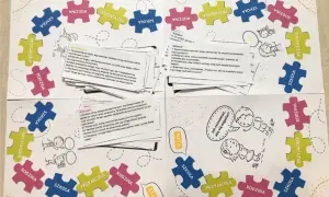 Plansza z puzzlami "Kim jestem? 20 odpowiedzi" zachęca do rozmów o relacjach z rodziną, przyjaciółmi i w szkole.