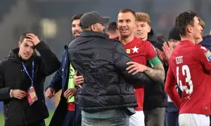 Ile zarabiają piłkarze Wisły Kraków? Zaskakujące wyniki wynagrodzeń!