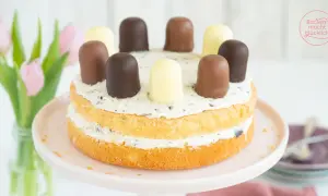 Leckere Mohrenkopftorte mit Schoko- und weißen Köpfen, ein tolles Rezept für jeden Anlass.