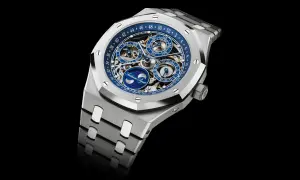 Luksusowy zegarek Audemars Piguet z niebieską tarczą i mechanizmem skeleton. Doskonały przykład inwestowania w zegarki.