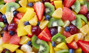 Jak zrobić pyszną sałatkę owocową – prosty przepis i porady dla każdego