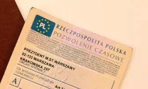 Polskie pozwolenie czasowe na pojazd. Zastanawiasz się, ile się czeka na dowód rejestracyjny? Ten dokument to odpowiedź.