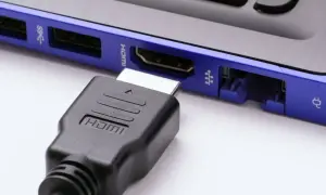 Laptop jako monitor PC? Sprawdź, jak to działa (i dlaczego HDMI nie)