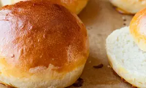Jak kreatywnie wykorzystać bułki do hamburgerów w różnych potrawach