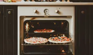 Pizza z termoobiegiem czy bez – która metoda zapewni lepszy smak?