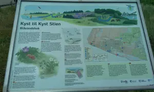 Die Karte zeigt den Verlauf des Kyst til Kyst Stien, der durch Jütland führt.