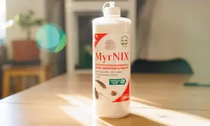 MyrNIX-flaska med kiselgur för att köpa, effektiv mot krypande skadedjur som myror och silverfiskar.
