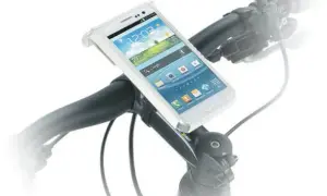 Jaki uchwyt na telefon do roweru wybrać, aby jeździć bezpiecznie?