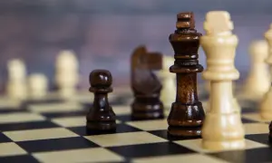 Szach co to znaczy? Zrozumienie kluczowego elementu gry w szachy