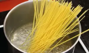 Jak przygotować spaghetti napoli knorr - szybki przepis i wartości odżywcze