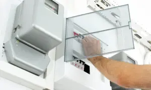 Jak zabudować skrzynkę elektryczną, aby uniknąć nieestetycznego wyglądu?