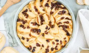 Brotpudding Rezept: Einfach, saftig & lecker aus altbackenem Brot