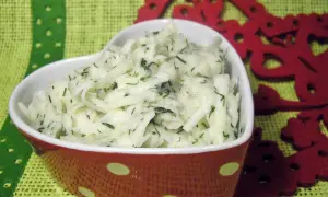 Surówka z kalarepy: Idealna, chrupiąca i bez wody! Przepis