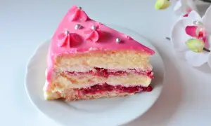 Jak zrobić frużelinę malinową do tortu - prosty przepis na sukces