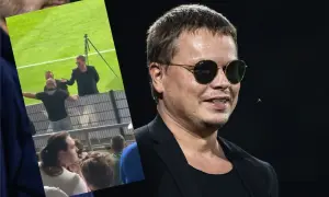 Właściciel Wisły Kraków, Tomek, w okularach przeciwsłonecznych, na tle stadionu. Obok fragment z trybun.