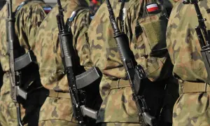 Jak żołnierz zawodowy po studiach może awansować w wojsku?