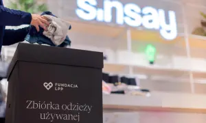 W sklepie Sinsay, należącym do LPP, trwa zbiórka odzieży używanej.