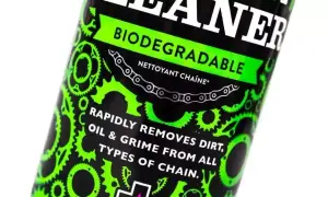 Motul Chain Clean - skuteczne czyszczenie łańcucha bez uszkodzeń
