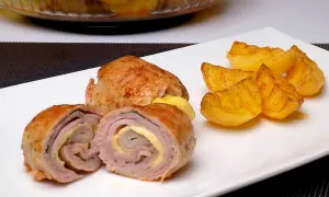 Roladki schabowe z piekarnika z serem i ziemniakami. Pyszne danie obiadowe.