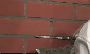 Prace przy klinkierze: jaka fuga do płytek klinkierowych na zewnątrz? Narzędzia i materiały do fugowania.