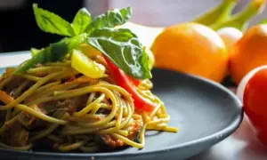 Ile kalorii ma spaghetti? Kaloryczność różnych rodzajów makaronu