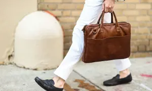 Jakie spodnie do mokasynów wybrać, aby wyglądać stylowo?