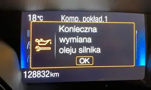 Komputer pokładowy informuje: "Konieczna wymiana oleju silnika". Przebieg 128832 km. Czas pomyśleć, co ile wymieniac olej w aucie.