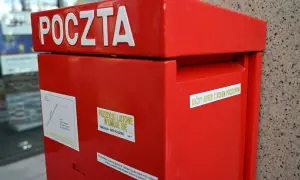 Co z pocztą polską? Problemy finansowe i zmiany w usługach