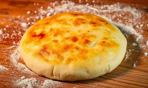 Czy ciasto na pizzę można zrobić dzień wcześniej i poprawić smak?