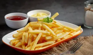 Jak odgrzać frytki w mikrofali, aby były chrupiące i smaczne