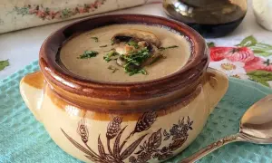 Zupa krem z pieczarek: przepis, sekrety aksamitnej konsystencji