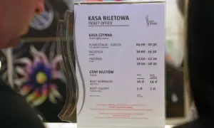 Sky Tower Wrocław cennik: bilety normalne 10/14 zł, ulgowe 5/7 zł. Kasa czynna od 9:00 do 20:30.
