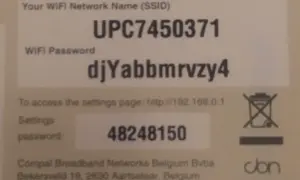 Nazwa sieci WiFi (SSID) to UPC7450371. Hasło do sieci to djYabbmrvzy4.