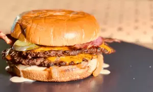 Recette Smash Burger : Le Secret d'une Croûte Parfaite et Juteuse