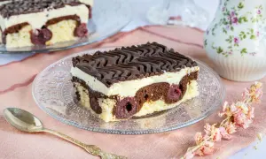 Ein Stück Donauwelle, wie es die Landfrauen lieben: Schokostreusel, Sahne, Kirschen und ein Hauch von Nostalgie.