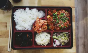 Kimchi w Warszawie: Gdzie kupić najlepsze? Przewodnik eksperta!