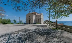 Najlepsze atrakcje w Lokva Rogoznica – co warto zobaczyć i przeżyć