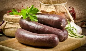 Czy kaszanka jest keto? Sprawdź, ile ma węglowodanów i jak ją jeść