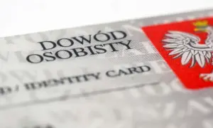 Fragment nowego dowodu osobistego z godłem Polski.