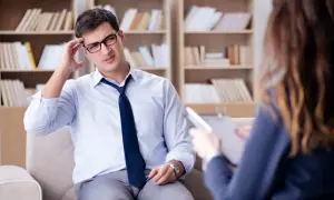 Jak postępować z osobą paranoiczną? Praktyczne wskazówki